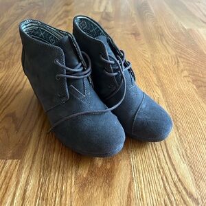 Women's Suede Ankle Boots - Dark Gray